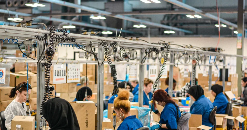 Factory Worker Jobs in Dubai (Salary Around AED 1,800 per Month)